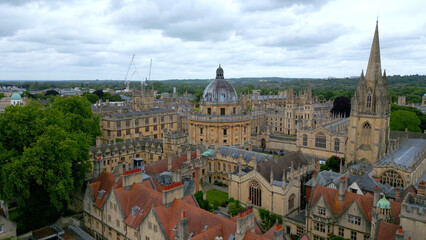 Obraz premium University of Oxford from above - Christ Church University aerial view