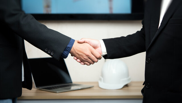 together, company, female, indoors, portrait, caucasian, manager, customer, interview, looking, consultant, handshaking, marketing, lifestyle, entrepreneur, positive, concept, adult, background, partn