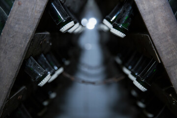 Maturation of sparkling wines by the traditional method