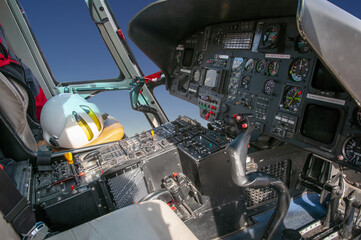 Cockpit elicottero di soccorso