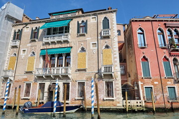 Fototapeta na wymiar Palais au bord du Grand Canal. Venise.