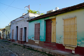 Fototapeta na wymiar colorful houses in the streets of trinidad