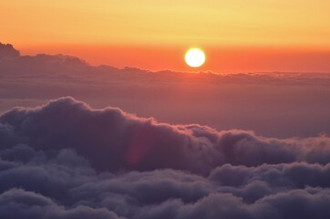 雲海に沈む夕日
