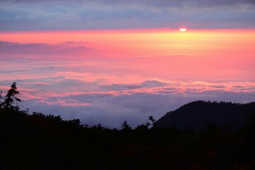 雲海に沈む夕日