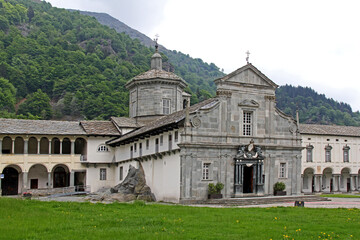 la chiesa antica del santuario mariano di Oropa - obrazy, fototapety, plakaty