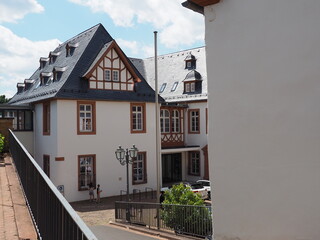 Stadt Saarburg an der Saar – Ansichten von der Saarseite -  inmitten von Weinbergen in Rheinland-Pfalz