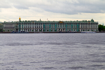 Fototapeta na wymiar Ciudad de San Petersburgo o Sain Petersburg en el pais de Rusia o Russia