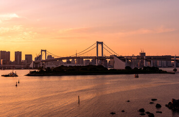Fototapeta premium 夕焼けのお台場 レインボーブリッジ