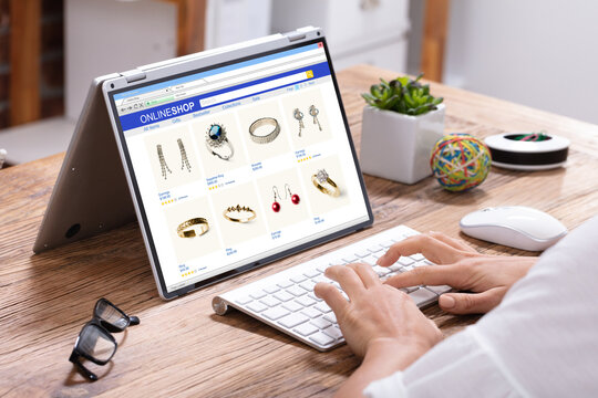 Businesswoman Video Conferencing With His Colleagues On Laptop