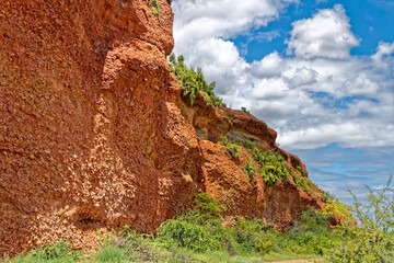 Red overhanging conglomerate cliff near Oudtshoorn