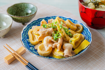 たけのこと豚バラの味噌炒め