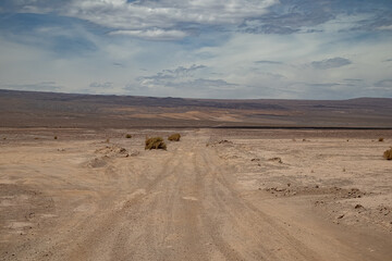 Fototapeta na wymiar Vallesito Valle dela luna desierto desert Atacama Calama Bus Rust Micro