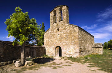 Fototapeta na wymiar Ermita romanica (s.XII). Lasguarres.Valle de Isábena.Pirineo Aragones.Huesca.España.