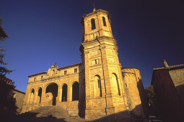 Fototapeta na wymiar Catedral romanica de San Vicente.Roda de Isabena.(Romanico s.X-XIII) Valle de Isábena.Pirineo Aragones.Huesca.España.
