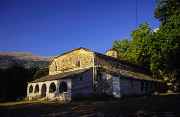 Fototapeta na wymiar Iglesia de Panagia Poliouri.Mikro Papingo.Zagoria. Epiro.Grecia