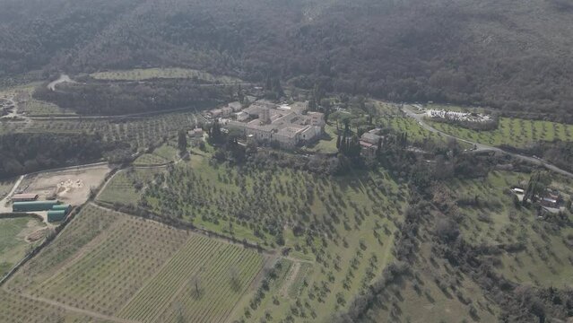 In the Sabina region on the Mount Acuziano stands the Abbey of Farfa. fascinating place, full of peacefulness and simplicity, as simple as the Benedectine monks who live in it.