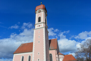 Fototapeta na wymiar Kirche St. Martin in Heimertingen im schwäbischen Landkreis Unterallgäu, Bayern 