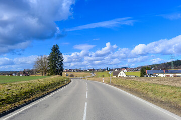 St2031 bei Kellmünz an der Iller im schwäbischem Landkreis Neu-Ulm, Bayern  