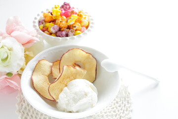 Vanilla Ice-cream and Dried apple slices with honey