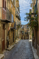 Corleone - wąska uliczka we włoskim stylu