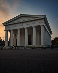 Obraz premium Historical building in the Viennas famous Volksgarden
