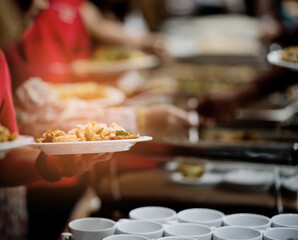 scooping the food, catering, dinner time
