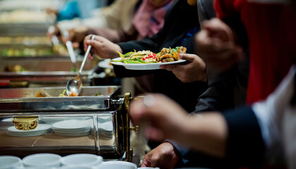 scooping the food, catering, dinner time
