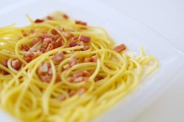 Close-up of a plate of spaghetti carbonara.