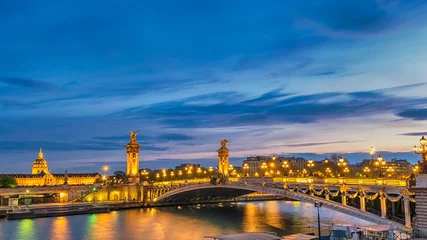 Velours gordijnen Pont Alexandre III Parijs Frankrijk nacht skyline van de stad aan de rivier de Seine met Pont Alexandre III bridge