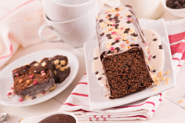 Sponge cake with white frosting and sugars.