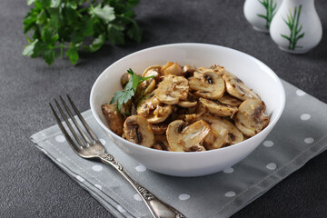 Champignons marinated in soy sauce with garlic, delicious homemade snack