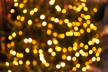  Picture of blurred lights christmas tree at street