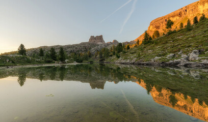 Fototapeta premium Lake limedes is a small alpine lake in the Dolomites that offers beautiful views in all directions.
