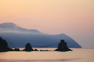 豊後二見ケ浦の夫婦岩の夜明け