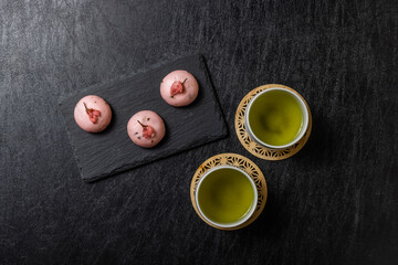和菓子と抹茶　Japanese sweets (wagashi) and matcha 