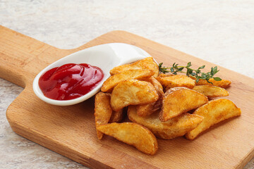 Fried rustic potato with tomato ketcup