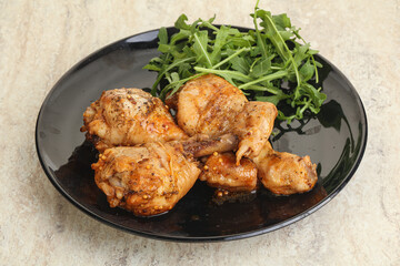 Roasted chicken leg with rucola