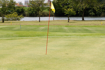 Obraz premium 江戸川河川敷のゴルフ場