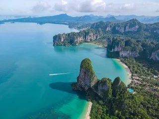Papier Peint photo Railay Beach, Krabi, Thaïlande Railay Beach Krabi Thailand, the tropical beach of Railay Krabi, Drone aerial view of Panoramic view of idyllic Railay Beach in Thailand with a huge limestone rocks from above with drone