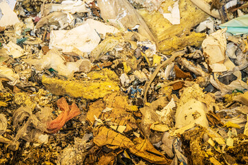 リサイクルされる産業廃棄物　Industrial waste to be recycled