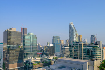 Fototapeta na wymiar Beautiful Bangkok cityscape of high rise and low rise building.