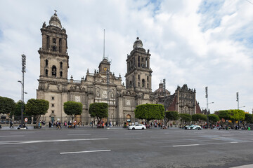 Fototapeta premium Metropolitan Cathedral of Mexico City in the Zocalo