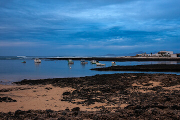 Obraz premium Calle Majanicho Fishermans' village Beach at sunset Fuerteventura Spain