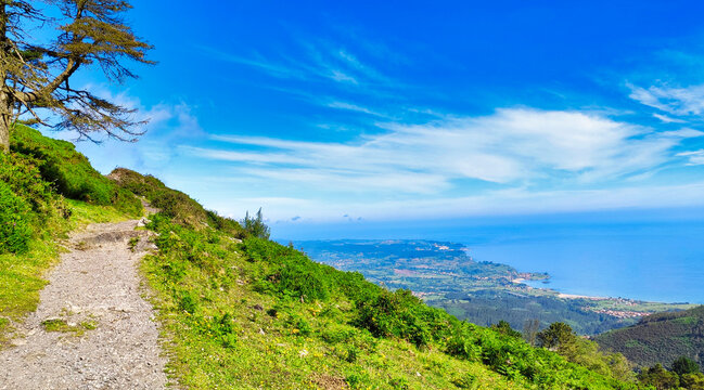 Trail to El Pienzu peak from El Fitu, The Sueve Range, Colunga, Caravia and Parres municipalities, Asturias, Spain