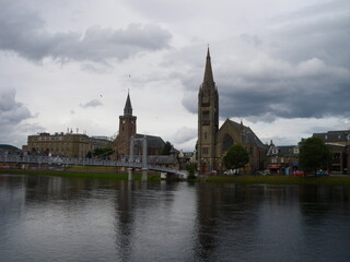 Fototapeta na wymiar Inverness, la capital cultural de las tierras altas de Escocia.