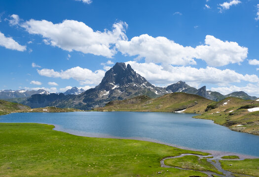 Lac Gentau and Midi d Ossau, Lacs d Ayous in the Pyrenees National Park, France