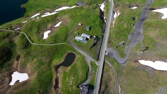 Bergpass Kleiner San Bernardo, Bergsee Lago Verney, Grenze zwischen Frankreich und Italien, Skistation, Skilift, schneebedeckte Alpen, Aostatal, Italien