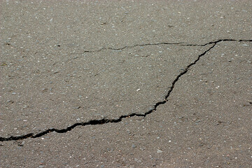 Obraz premium crack in the asphalt pavement