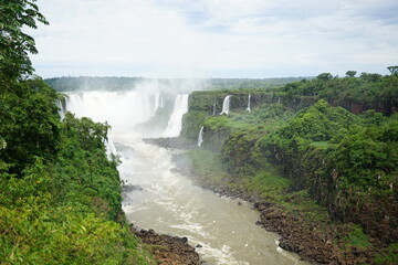 Fototapeta na wymiar The photo shows a beautiful view of the Iguazu Falls, which are located on the border between Brazil and Argentina.