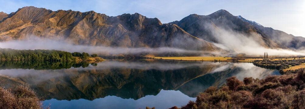 Moke Lake, Near Queenstown, New Zealand, On An Early Winter Morning. 